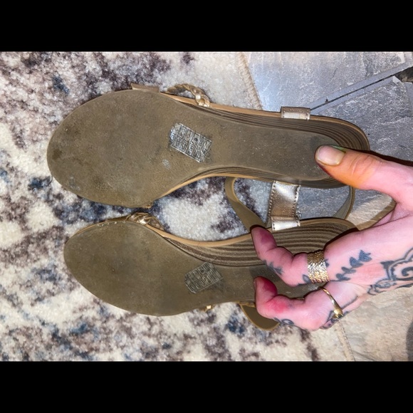 Blowfish Gold Wedge Sandals Women’s Size 9 - Picture 4 of 5